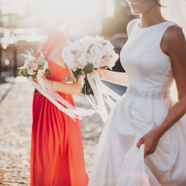 Robe Terracotta originale pour une cérémonie de mariage : élégance et audace au rendez-vous