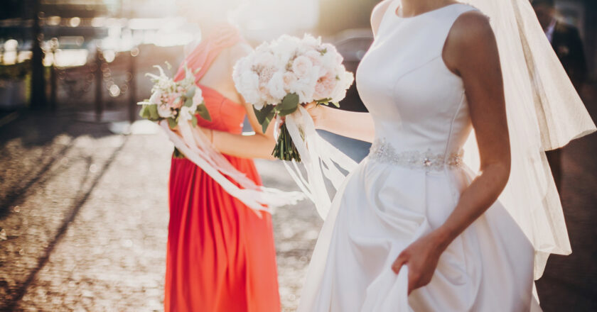 Robe Terracotta originale pour une cérémonie de mariage : élégance et audace au rendez-vous